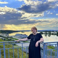 На теплоходе музыка играет, а я опять стою на берегу... :: Марина Валиуллина