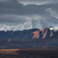 Редкий луч солнца в горах :: Дмитрий Шишкин