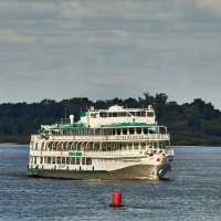 Круизный теплоход на Волге :: Алексей Р.