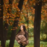 Девушка в парке :: Александр Морозов