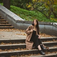 Девушка в парке :: Александр Морозов