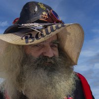 Against the sky :: Shmual & Vika Retro