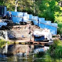 Ремонт мостика на канале в парке :: Сергей 