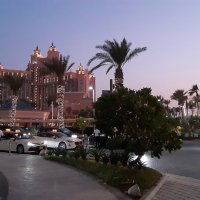 Вечер у отеля "Атлантис" :: Ольга 