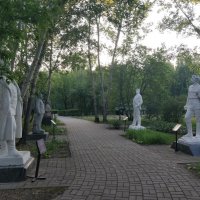 Аллея статуй... :: Андрей Хлопонин