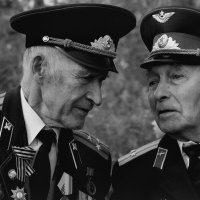 НЕ СТАРЕЮТ ДУШОЙ ВЕТЕРАНЫ... :: Александр 