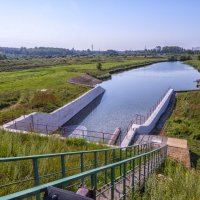 Слив воды. Речка Пекша :: Сергей Цветков