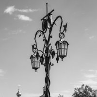 Фонарь в монастыре :: Владимир Иванович