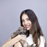 девушка и кролик Пельмешек :: Александра Николаева