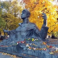 Памятник Сергею Есенину в Рязани. 3 октября 2025г Сергею Есенину - 130 лет ! :: Galina Solovova