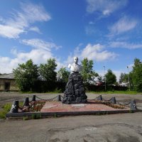 Памятник В.В.Вахрушеву в Карпинске... :: Николай Гирш