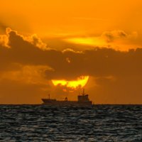 Cухогруз на закате :: Георгий А Cухогруз на закате :: Георгий А