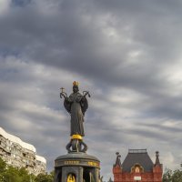 Краснодар. Св. Екатерина и Александровская арка (на заднем плане) :: Игорь Протасов Краснодар. Св. Екатерина и Александровская арка (на заднем плане) :: Игорь Протасов