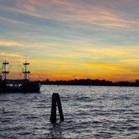 Темнеет парусник в вечерних водах.. :: Aida10 