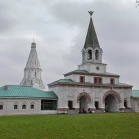 Передние ворота и церковь Вознесения в Коломенском :: <<< Наташа >>>