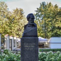 Бюст И.С. Никитина на территории музея :: Татьяна Машошина Бюст И.С. Никитина на территории музея :: Татьяна Машошина