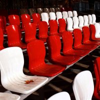 Трибуны под навесом. Места занимает осень. :: Татьяна Помогалова