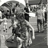 У фонтана :: СЮ 