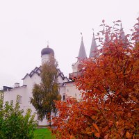 Осений монастырь :: Сергей Кочнев