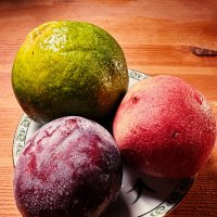 Кучка овощей или фруктов, - весьма неудачно расположенных... :: Александр Деревяшкин