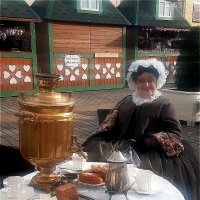 Приятно летнею порой чайку на воздухе попить! :: Нина Андронова