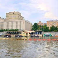 Москва. Вечерняя прогулка по реке :: Владимир Мигонькин
