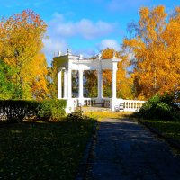 Чебоксары. Ротонда на осенней Аллее влюблённых. :: Пётр Чернега