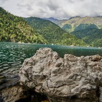 Озеро Рица :: Александр Леонов