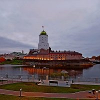 Вечер... башне включили подсветку. :: Лия ☼