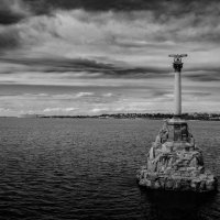 Памятник  затопленным кораблям :: Александр 