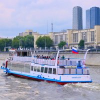 Москва. Вечерняя прогулка по реке :: Владимир Мигонькин