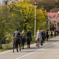 Конные прогулки в горы :: Игорь Сикорский