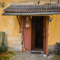 Подъезд старого дома :: Алексей Трифонов