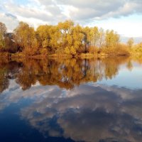 На берегу озера :: Galina Solovova На берегу озера :: Galina Solovova