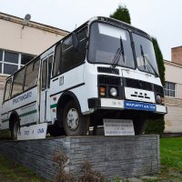 «Кто ж его посадит? Он-же памятник!» :: Олег Ховренков