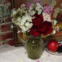 Натюрморт с фруктами и цветами! :: Нина Андронова