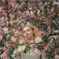 Диана, цветы :: Алексей Хвастунов