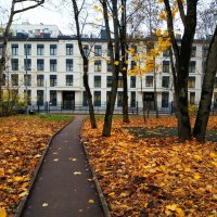 Октябрь в городе :: Андрей Лукьянов