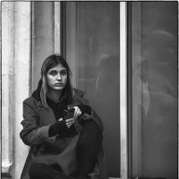 Девушка на подоконнике :: Анатолий ИМХО