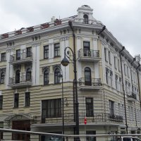 Здание бывшей гостиницы и театра «Золотой Рог». Владивосток :: Лидия Бусурина