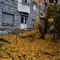 Октябрь в городе :: Андрей Лукьянов