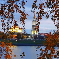 Рыбинск. Осень. :: Михаил Свиденцов
