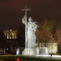 Князь Владимир в центре Москвы. :: Наталья Вязигина