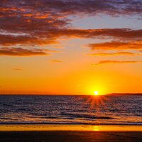 Солнце украшает закат :: Георгий А