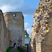 Изборская крепость - главный форпост Средневековой Руси здесь :: Виктор Осипчук Изборская крепость - главный форпост Средневековой Руси здесь :: Виктор Осипчук