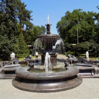 Фонтан в Долинске :: Константин Штарк