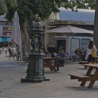 Хайфа «Кикар-Париз» (Парижская площадь») 2025год ,находится в Нижнем городе . возле в входа в метро :: ujgcvbif 