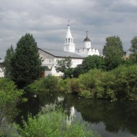 Монастырский пруд, Монастырская гостиница и Святые ворота с храмом Вознесения Господня :: Александр Ильчевский Монастырский пруд, Монастырская гостиница и Святые ворота с храмом Вознесения Господня :: Александр Ильчевский