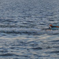 "Вслед за мной на водных лыжах ты летишь" :: Татьяна Машошина