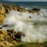 Океан пробует подниматься по скале :: Георгий А Океан пробует подниматься по скале :: Георгий А